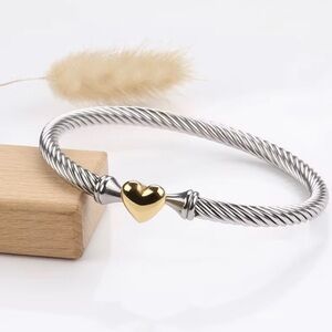 Elegant Silver and Gold Heart Bracelet
Waterproof
Stainless Steel
